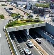 滨河南路下穿天街工程地面辅道通车